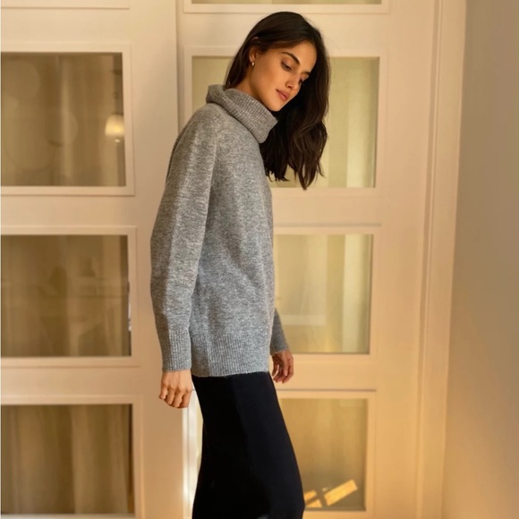 Aritzia Community Plutarch Turtleneck Sweater - Picture 2 of 11